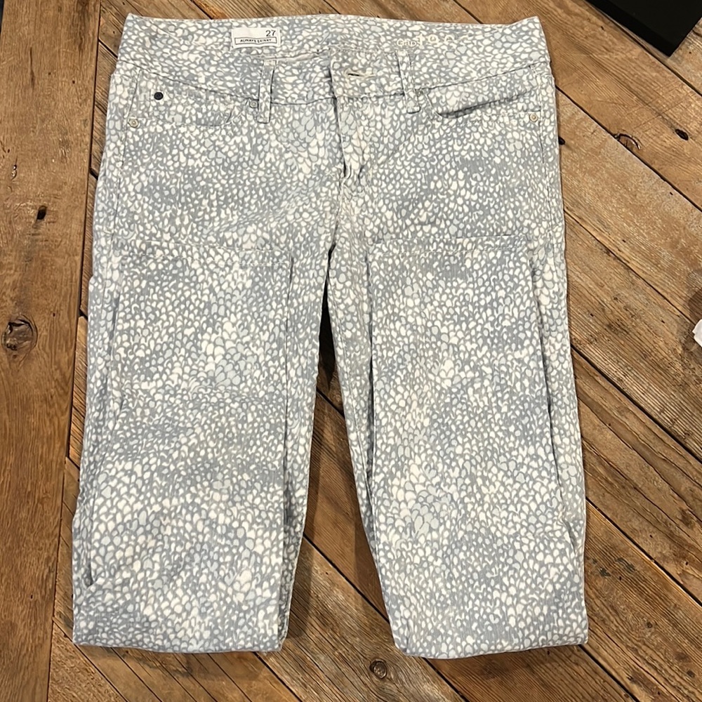Size 27 Gap always skinny jean with blue&white print